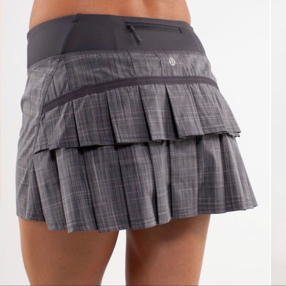 Lululemon Run: Pace Setter Skirt
Coal Pig Pink Shale Stripe / Coal 4